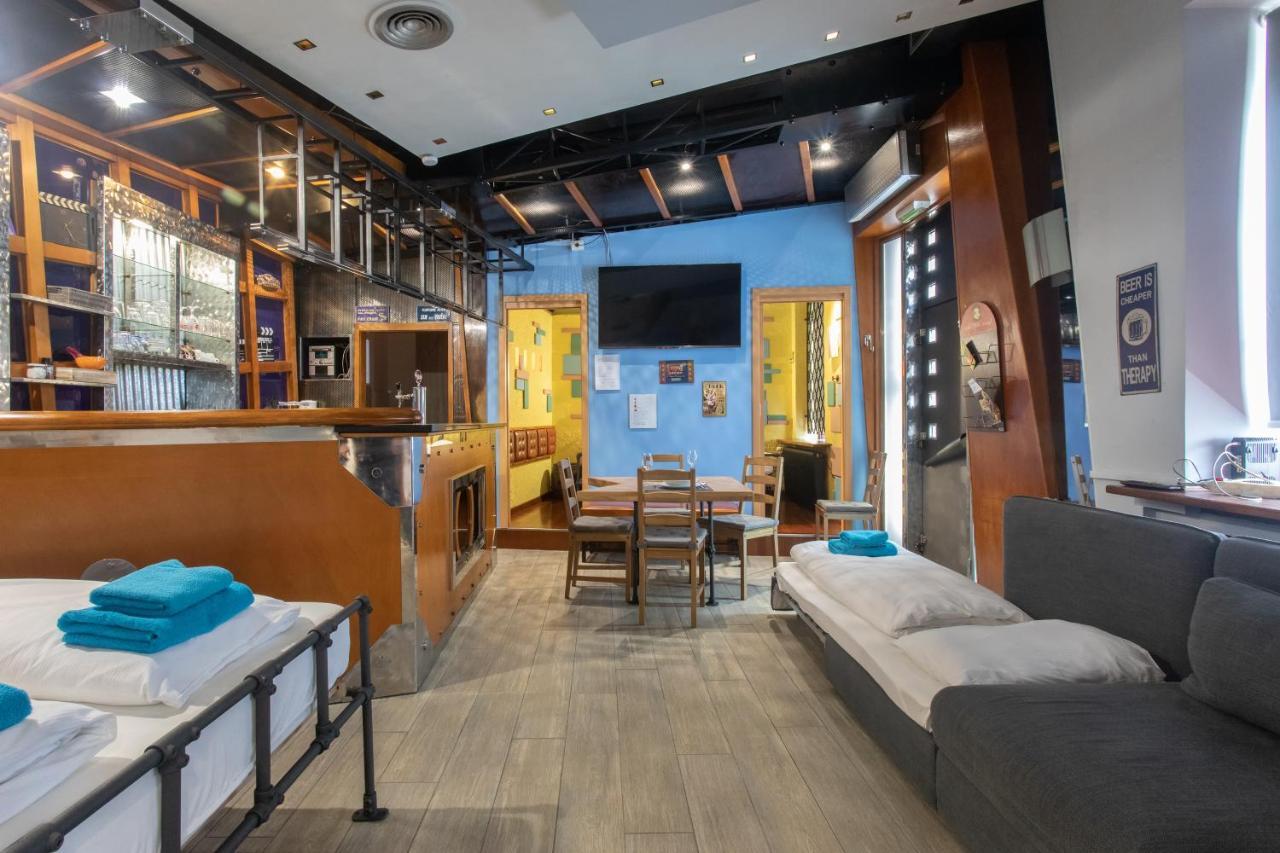 Stay In Pub Kamera Klub Apatment-City Center 류블랴나 외부 사진
