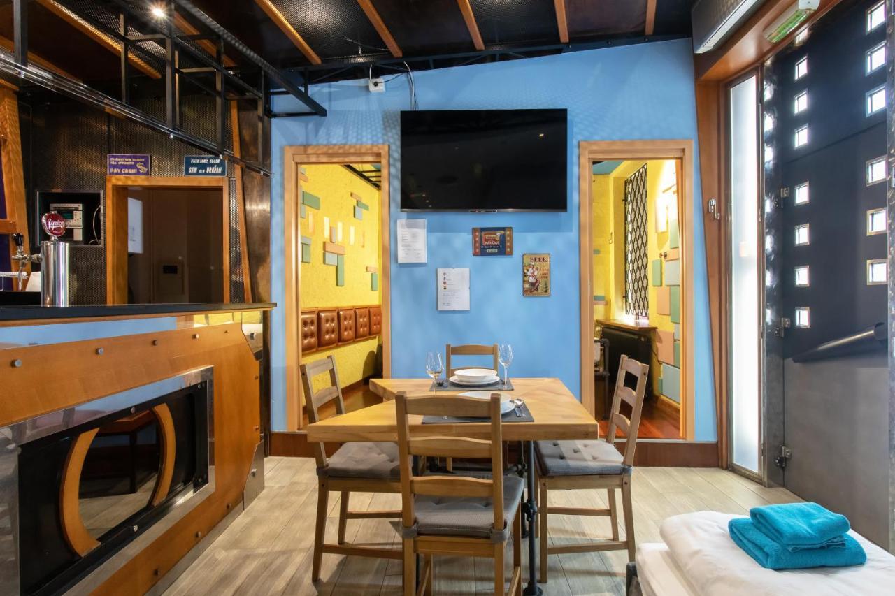 Stay In Pub Kamera Klub Apatment-City Center 류블랴나 외부 사진