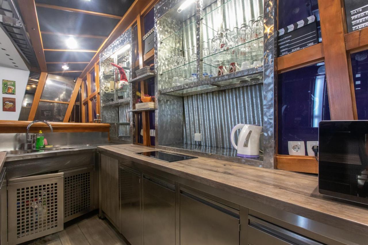 Stay In Pub Kamera Klub Apatment-City Center 류블랴나 외부 사진