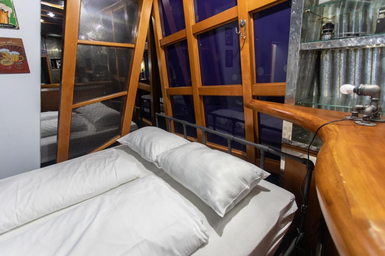 Stay In Pub Kamera Klub Apatment-City Center 류블랴나 외부 사진